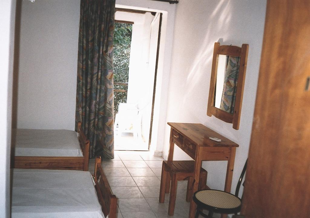 Dina'S Rooms Mesongi Room photo
